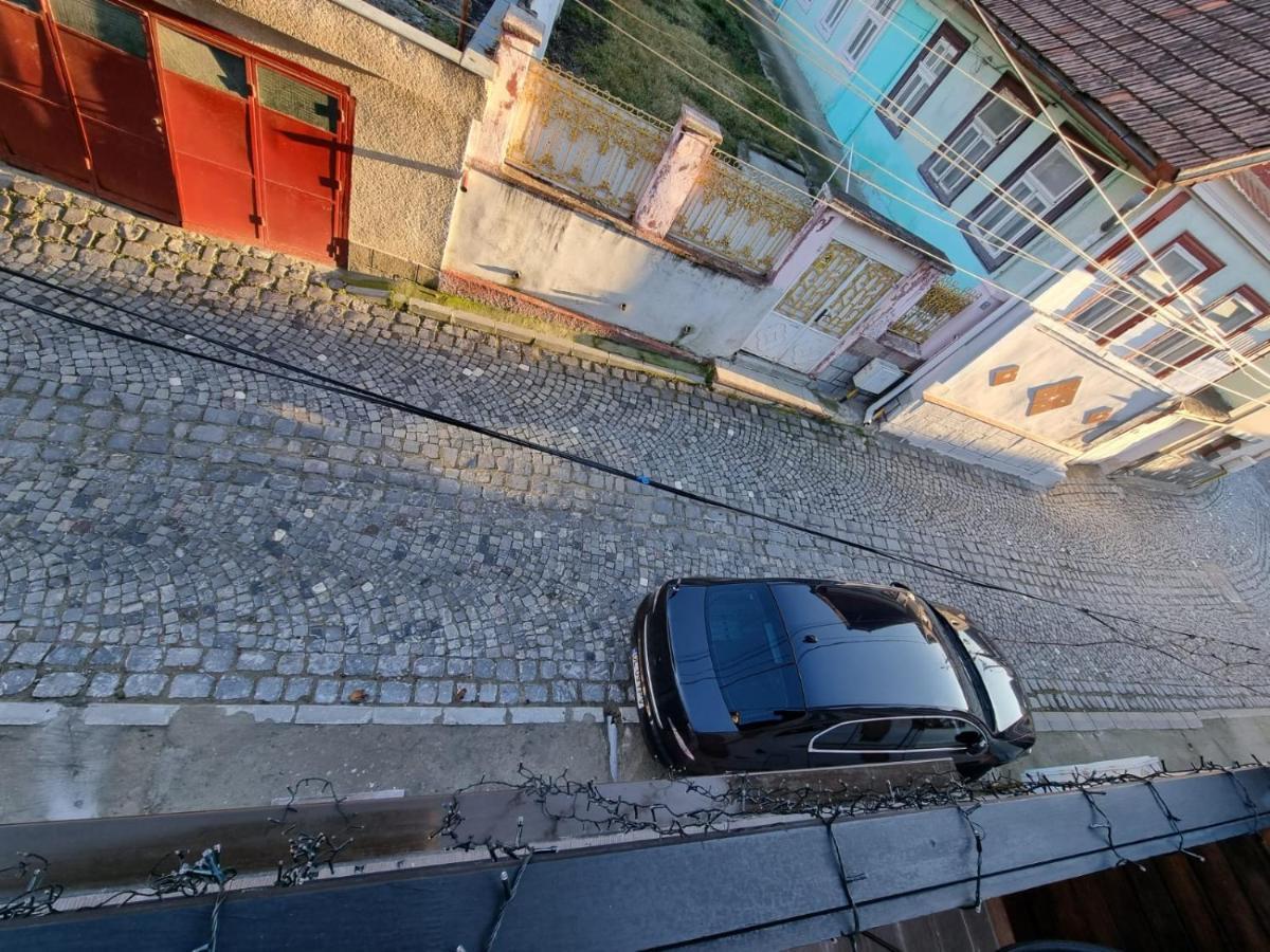 Casa Chiper - Attic Apartment With View Brassó Kültér fotó